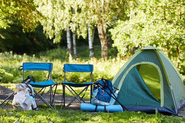 How do you choose a campsite with reliable Wi-Fi connectivity in rural Wales?