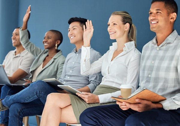 What are the most effective ways for tourists to participate in beach clean-ups in the UK?